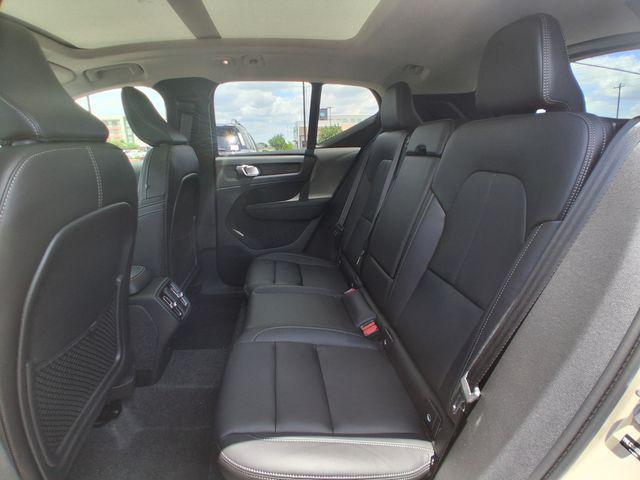2026 Volvo XC40 Core, B5 AWD Gas (mild hybrid), Dark