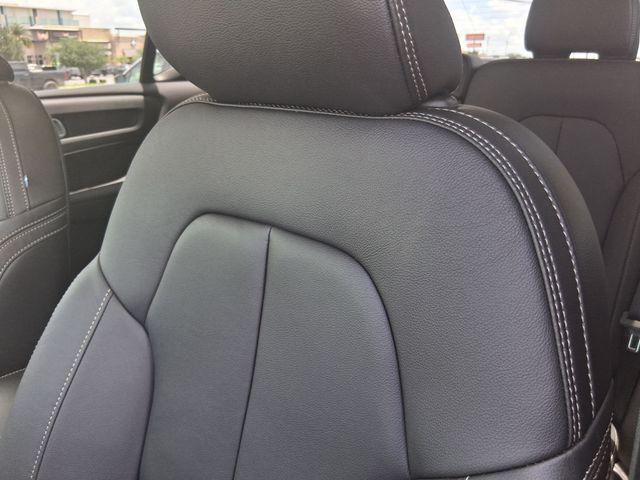 2026 Volvo XC40 Core, B5 AWD Gas (mild hybrid), Dark