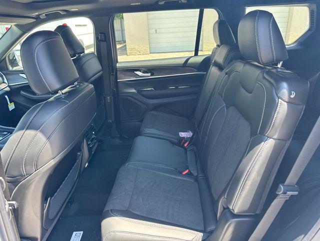 2026 Jeep Grand Cherokee L Altitude 4x4