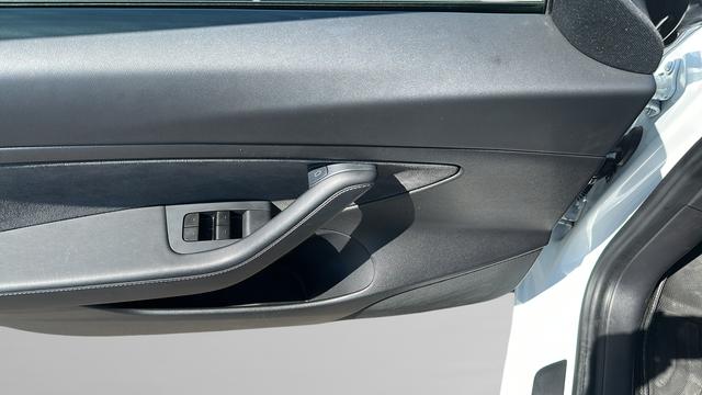 2021 Tesla Model 3 Standard Range Plus Rear-Wheel Drive