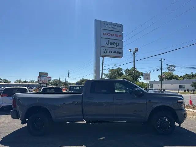 2026 Ram 3500 Limited Crew Cab 4x4 8' Box