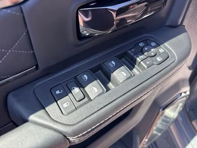 2026 Ram 3500 Limited Crew Cab 4x4 8' Box