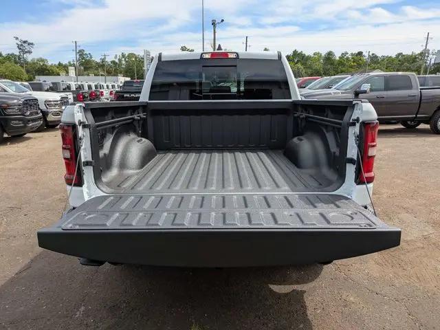 2026 Ram 1500 Warlock Crew Cab 4x4 5'7" Box