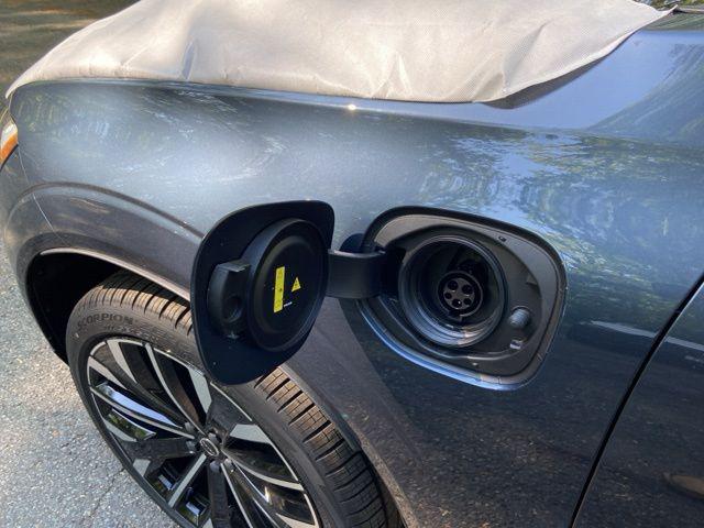 2026 Volvo XC60 Plug-In Hybrid Ultra, T8 AWD Electric/Gasoline, Dark