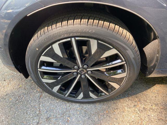 2026 Volvo XC60 Plug-In Hybrid Ultra, T8 AWD Electric/Gasoline, Dark