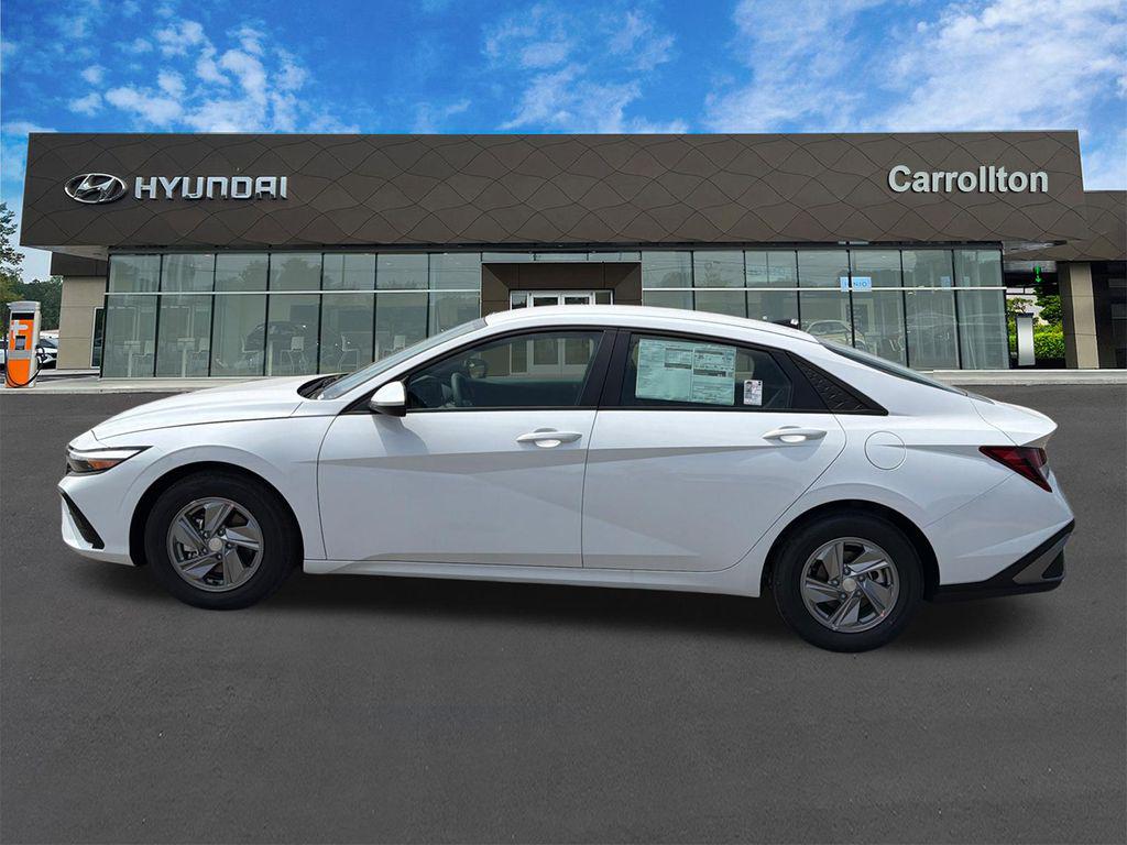 New 2026 White Pearl HYUNDAI SE image 9