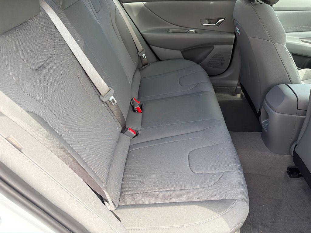 New 2026 White Pearl HYUNDAI SE image 16