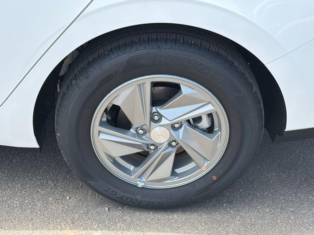 New 2026 White Pearl HYUNDAI SE image 20