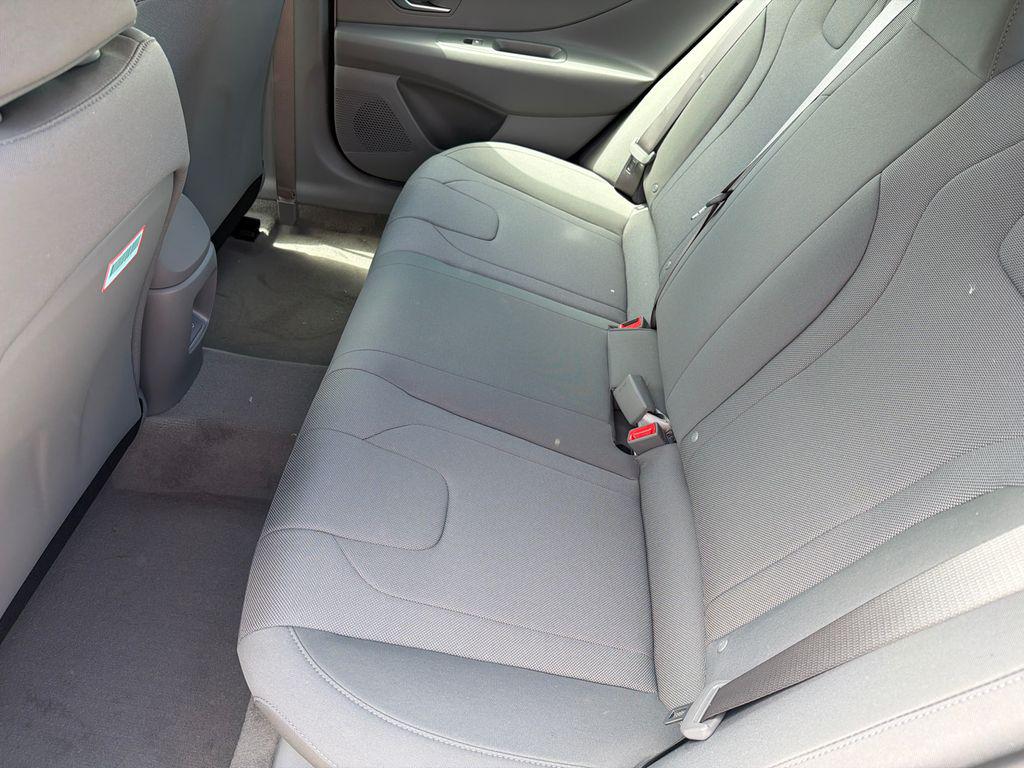 New 2026 White Pearl HYUNDAI SE image 21