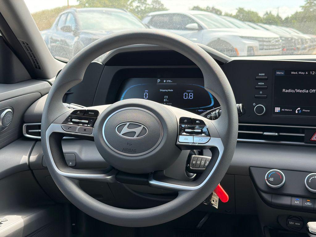 New 2026 White Pearl HYUNDAI SE image 24