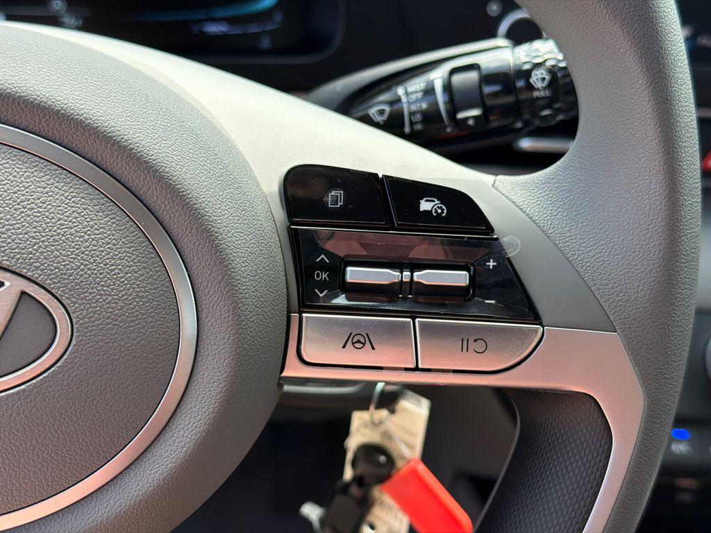 New 2026 White Pearl HYUNDAI SE image 26
