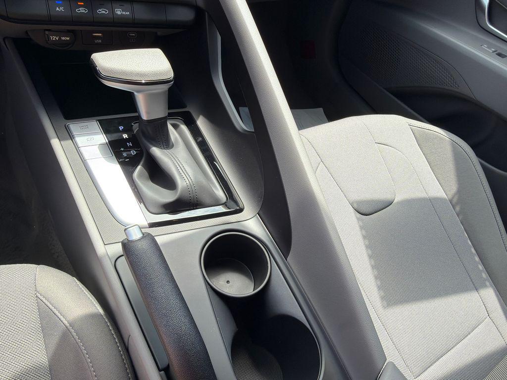 New 2026 White Pearl HYUNDAI SE image 32