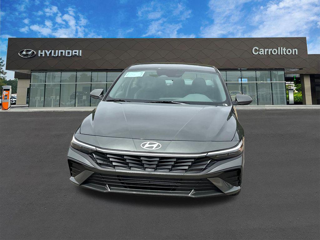 New 2026 Gray HYUNDAI SE image 2