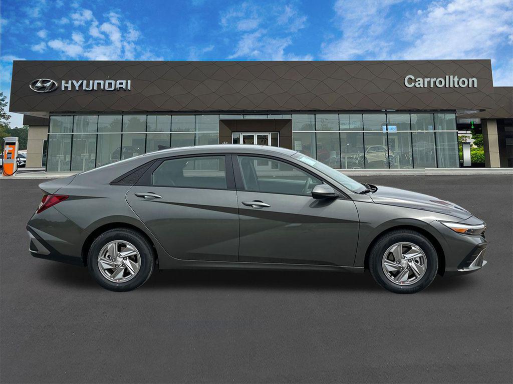 New 2026 Gray HYUNDAI SE image 5