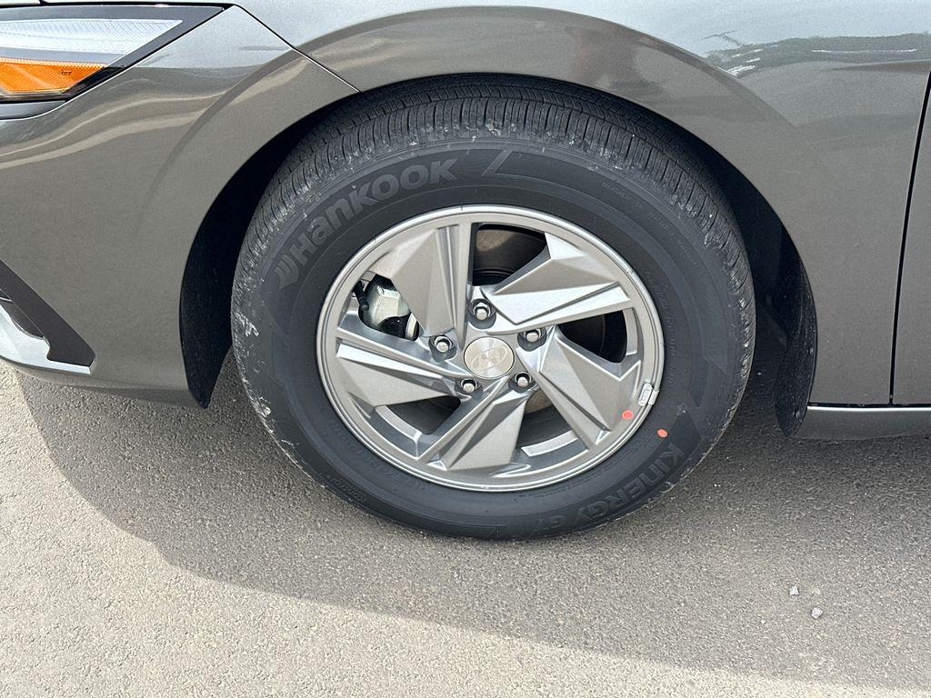 New 2026 Gray HYUNDAI SE image 12