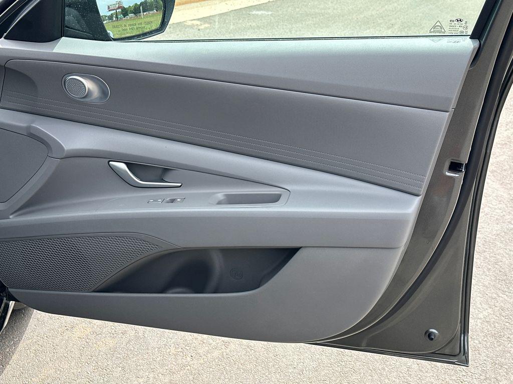New 2026 Gray HYUNDAI SE image 15