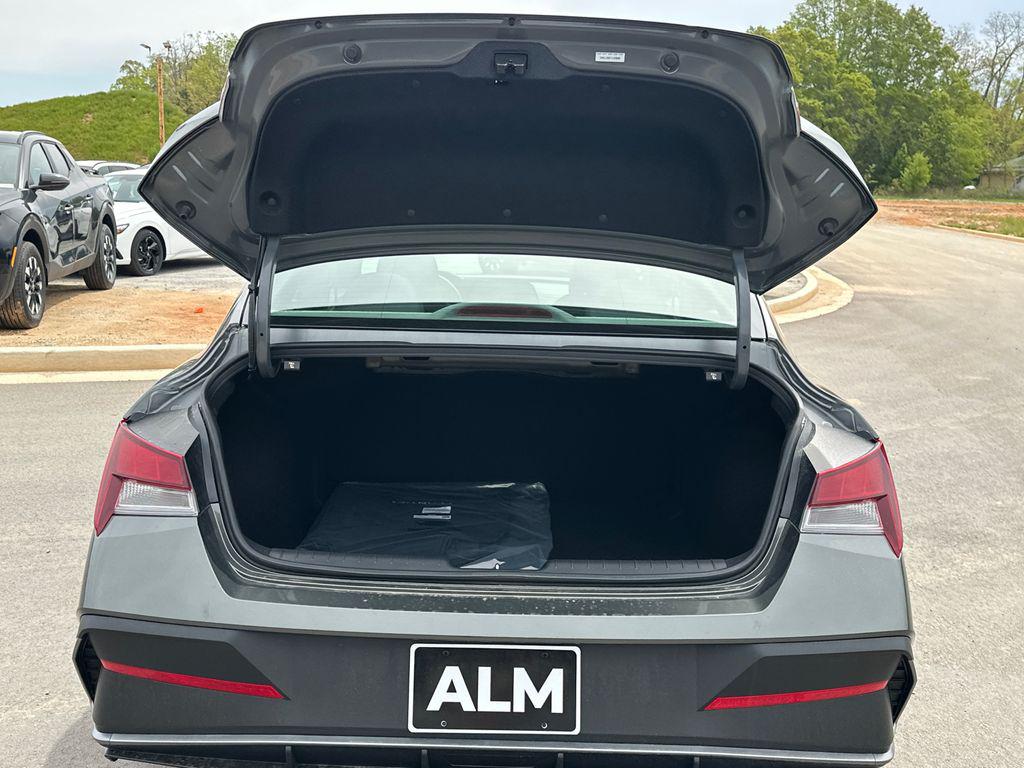 New 2026 Gray HYUNDAI SE image 19