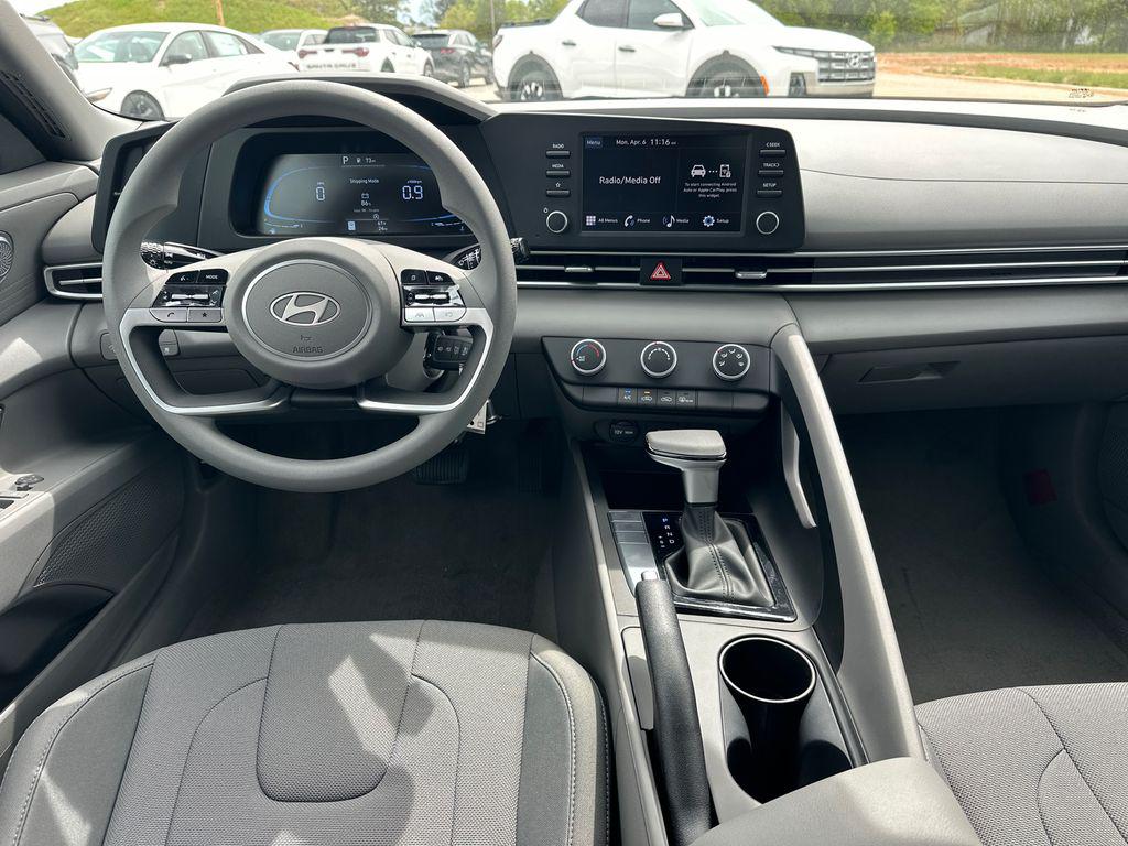 New 2026 Gray HYUNDAI SE image 23