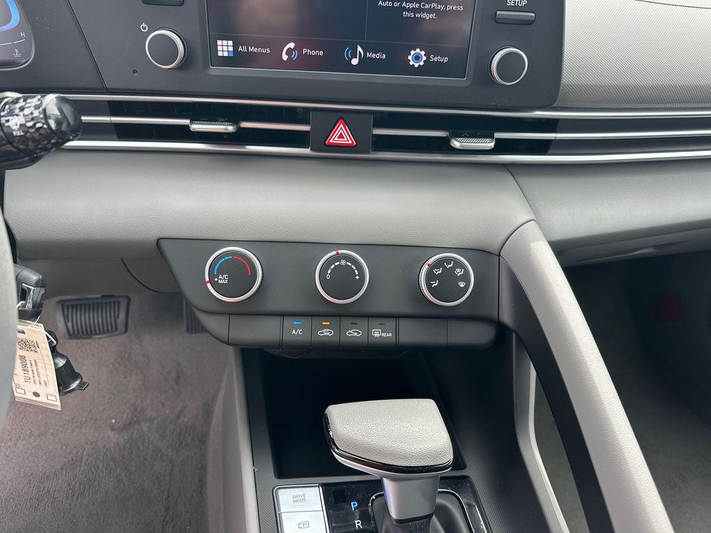 New 2026 Gray HYUNDAI SE image 30