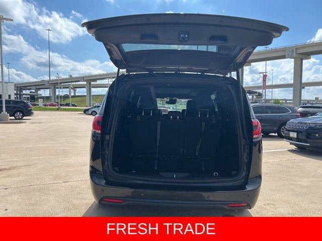 2024 Chrysler Pacifica Hybrid Premium S Appearance Pkg
