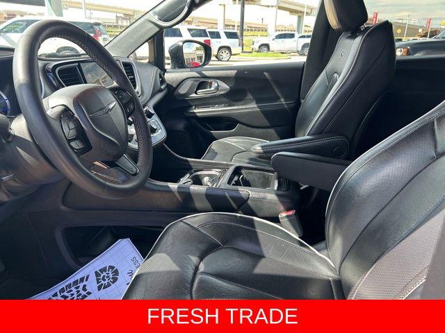 2024 Chrysler Pacifica Hybrid Premium S Appearance Pkg