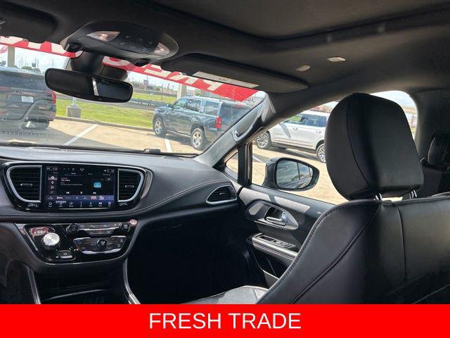 2024 Chrysler Pacifica Hybrid Premium S Appearance Pkg