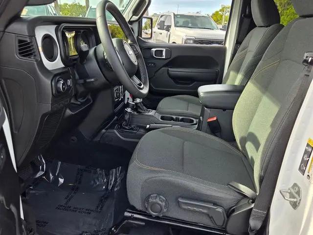 2025 Jeep Wrangler 4-Door Summit 4x4