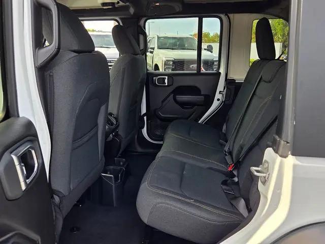 2025 Jeep Wrangler 4-Door Summit 4x4