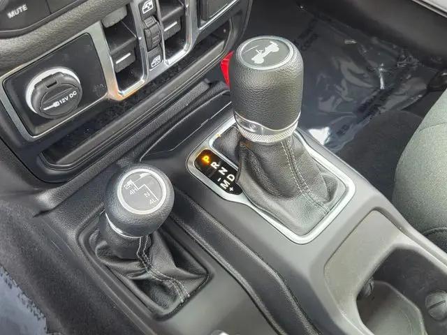 2025 Jeep Wrangler 4-Door Summit 4x4