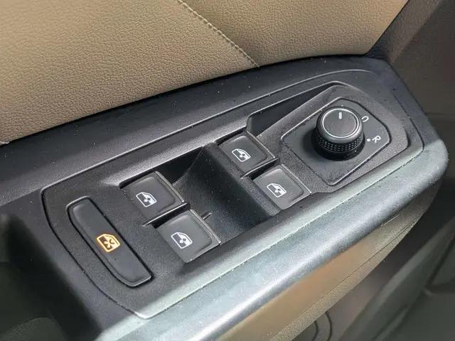 2021 Volkswagen Atlas Cross Sport 2.0T SE w/Technology