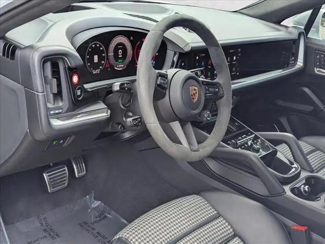 2024 Porsche Cayenne E-Hybrid Turbo