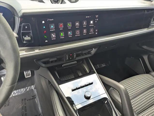 2024 Porsche Cayenne E-Hybrid Turbo