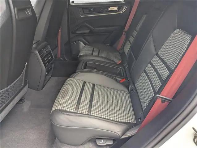 2024 Porsche Cayenne E-Hybrid Turbo