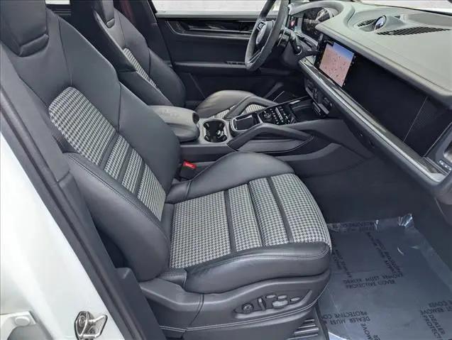 2024 Porsche Cayenne E-Hybrid Turbo