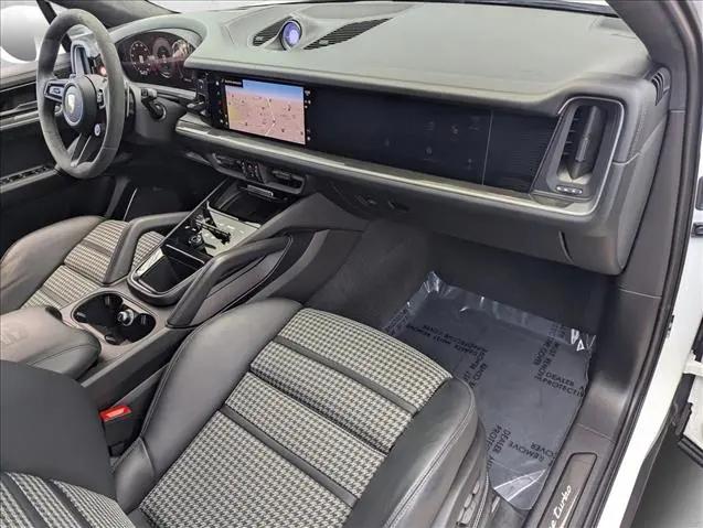 2024 Porsche Cayenne E-Hybrid Turbo