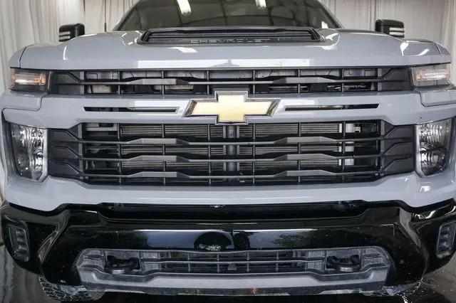2025 Chevrolet Silverado 2500HD 4WD Crew Cab Standard Bed Custom