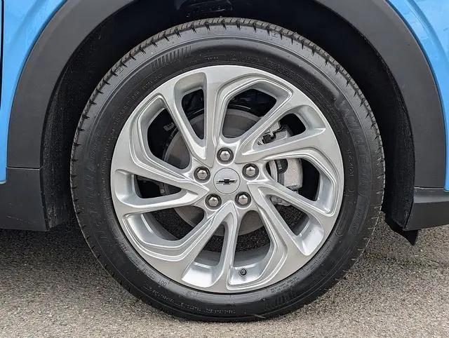 2027 Chevrolet Bolt LT FWD