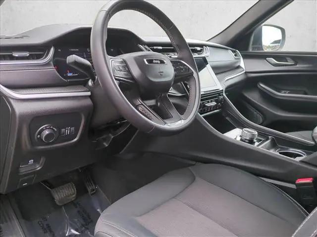 2024 Jeep Grand Cherokee L Laredo 4x2