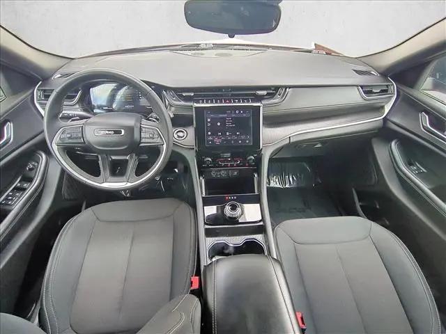 2024 Jeep Grand Cherokee L Laredo 4x2