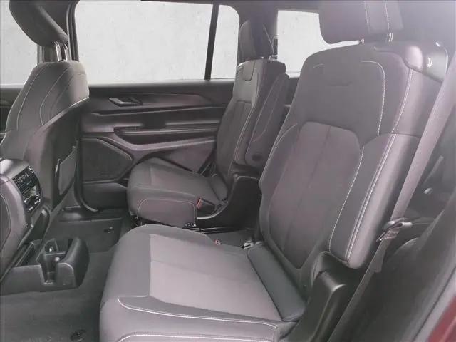 2024 Jeep Grand Cherokee L Laredo 4x2