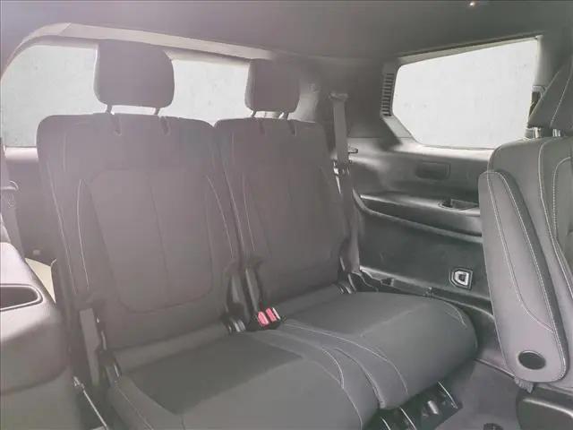 2024 Jeep Grand Cherokee L Laredo 4x2