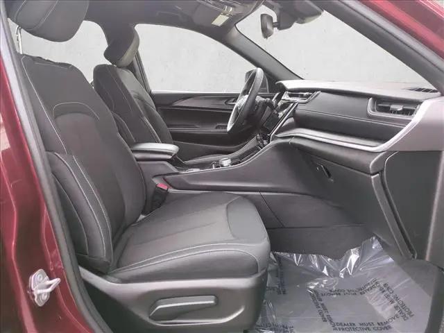 2024 Jeep Grand Cherokee L Laredo 4x2