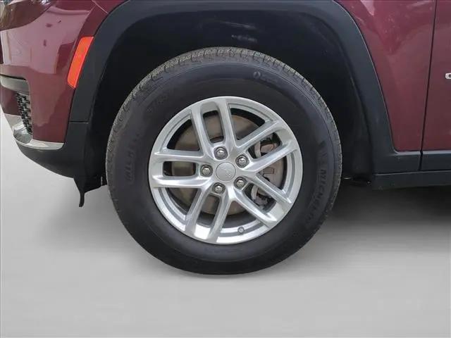 2024 Jeep Grand Cherokee L Laredo 4x2