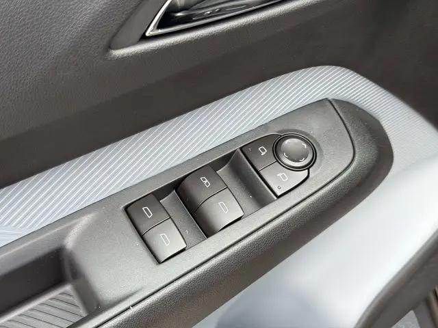 2027 Chevrolet Bolt LT FWD