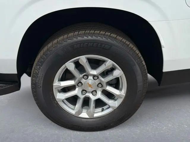 2026 Chevrolet Suburban LT, 4WD