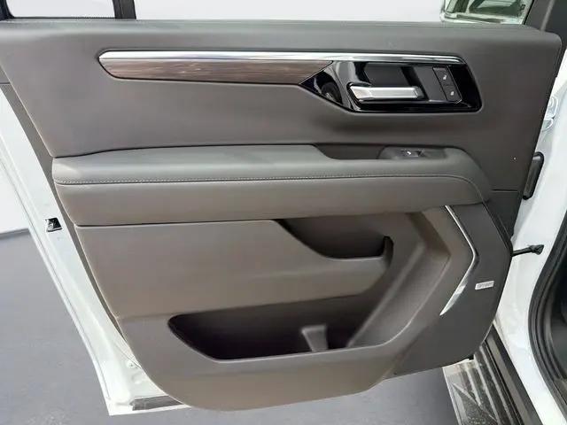 2026 Chevrolet Suburban LT, 4WD