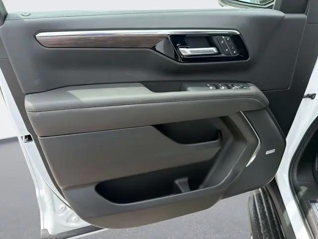 2026 Chevrolet Suburban LT, 4WD