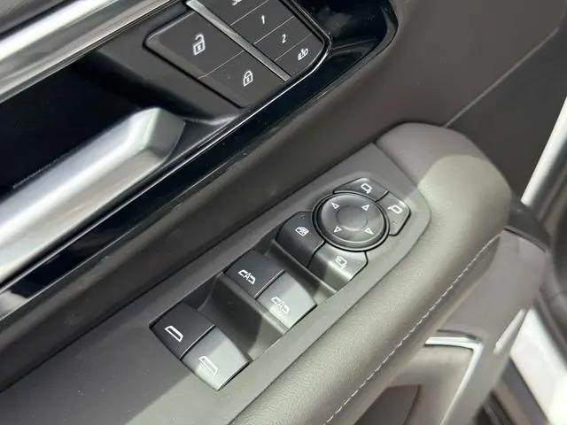 2026 Chevrolet Suburban LT, 4WD