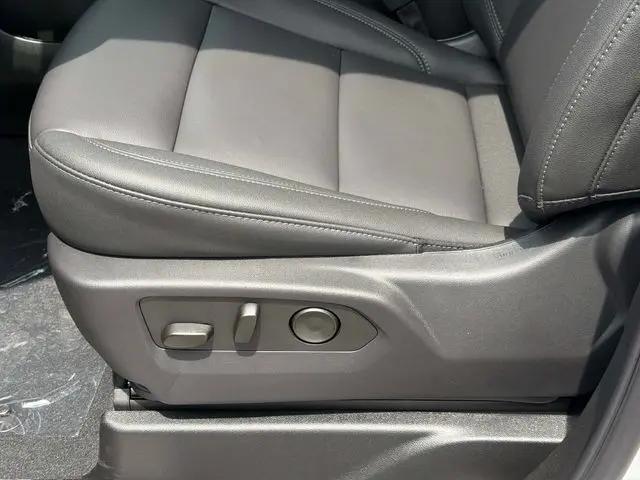 2026 Chevrolet Suburban LT, 4WD