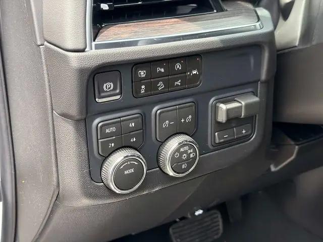 2026 Chevrolet Suburban LT, 4WD
